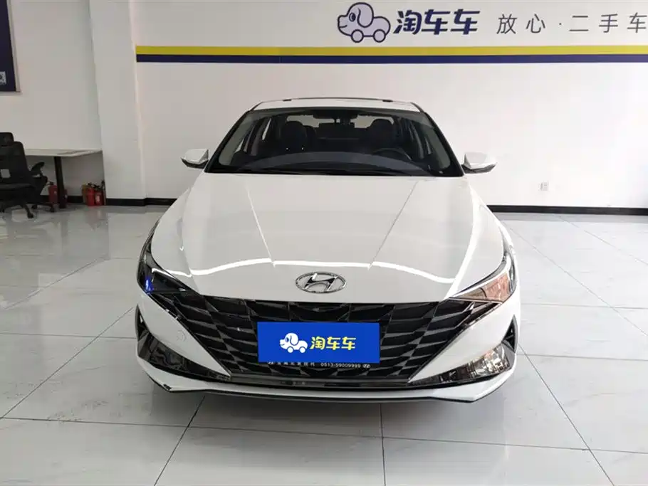 HYUNDAI ELANTRA