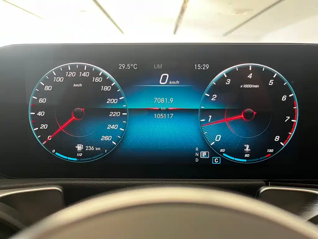 Mercedes-Benz GLB — миниатюра 9
