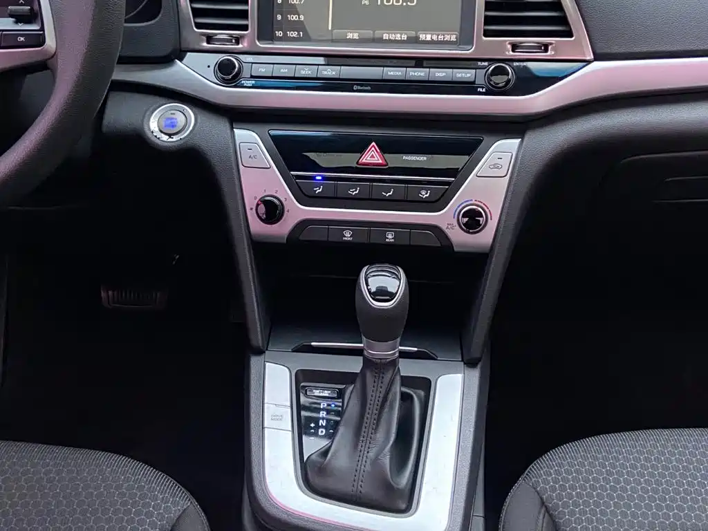 Hyundai Elantra — миниатюра 11