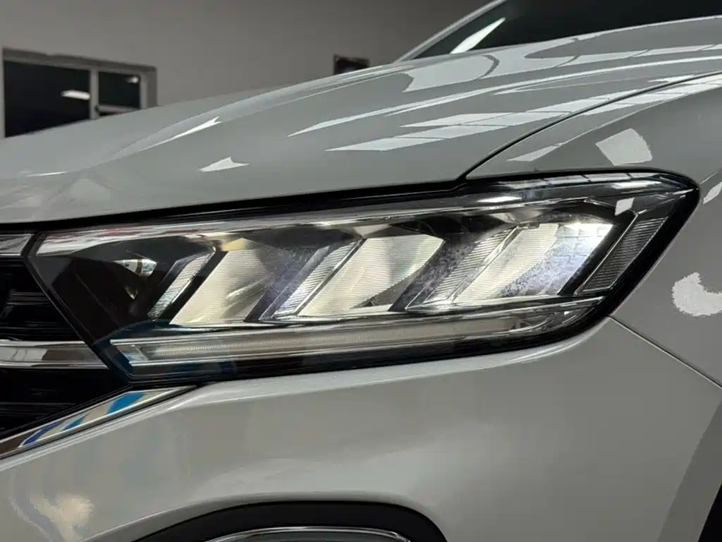Volkswagen T-Roc — миниатюра 21