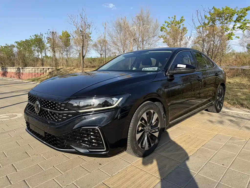 Volkswagen Passat 2023