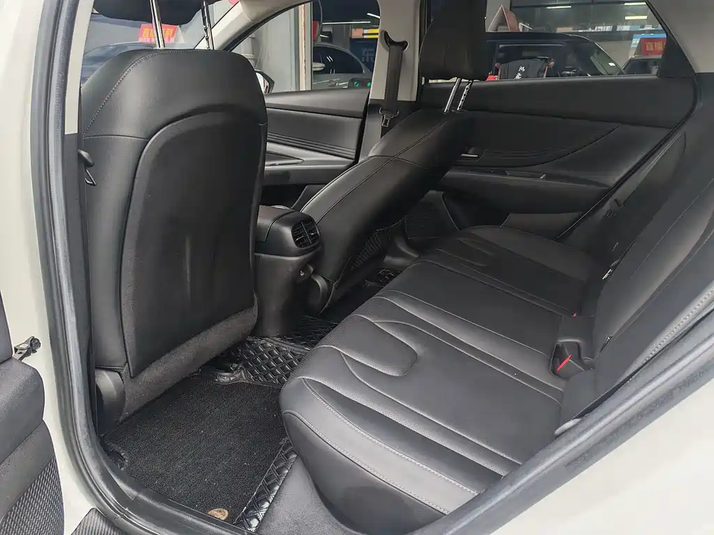 Hyundai Elantra — миниатюра 10