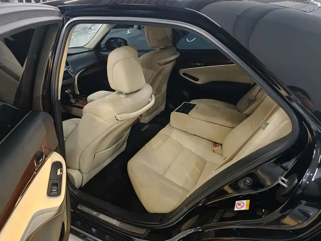 Toyota Crown — миниатюра 5