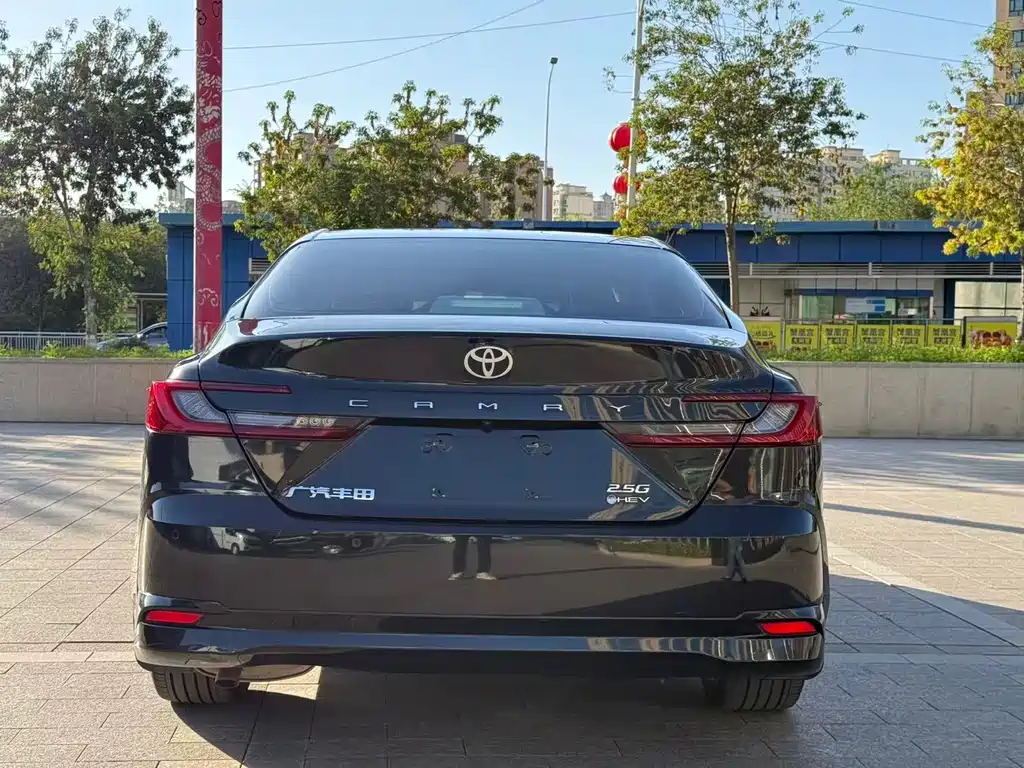 Toyota Camry — миниатюра 8