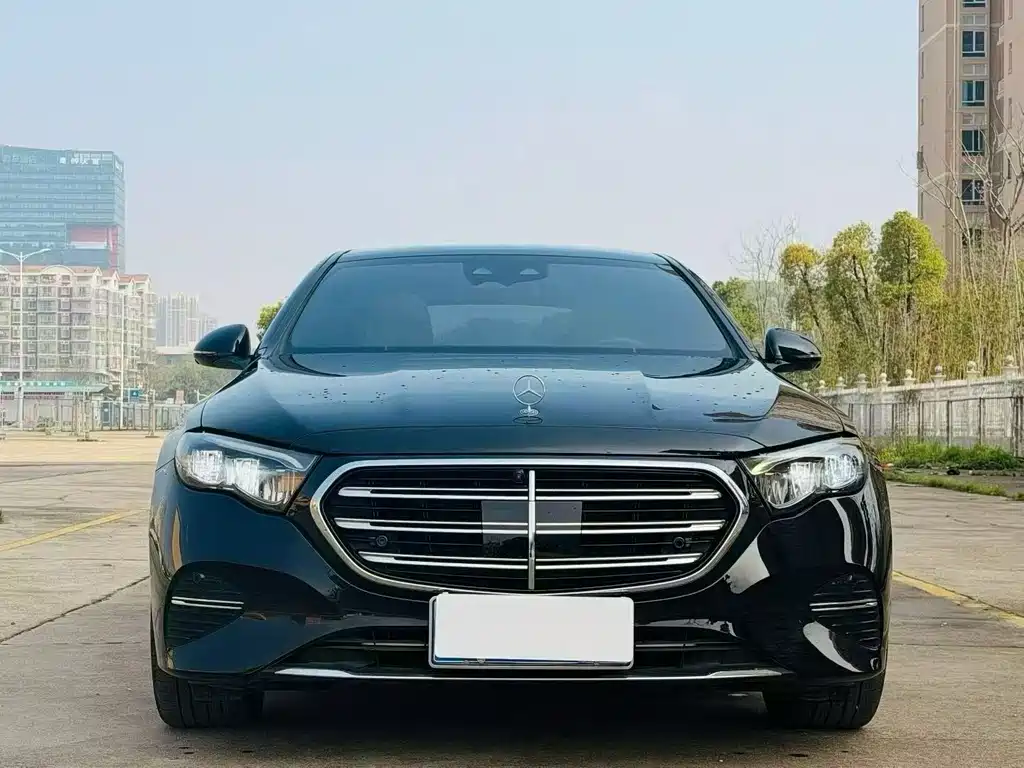 Mercedes-Benz E-Class — миниатюра 2