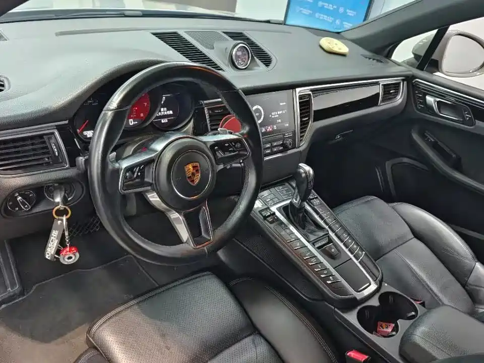 Porsche Macan — миниатюра 6