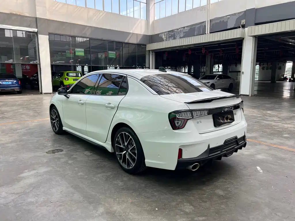 Lynk & Co 03 — миниатюра 8