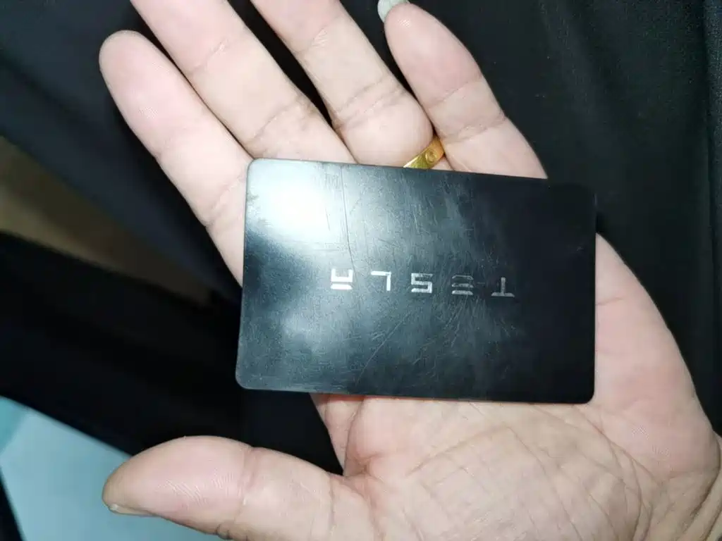 Tesla Model Y — миниатюра 9