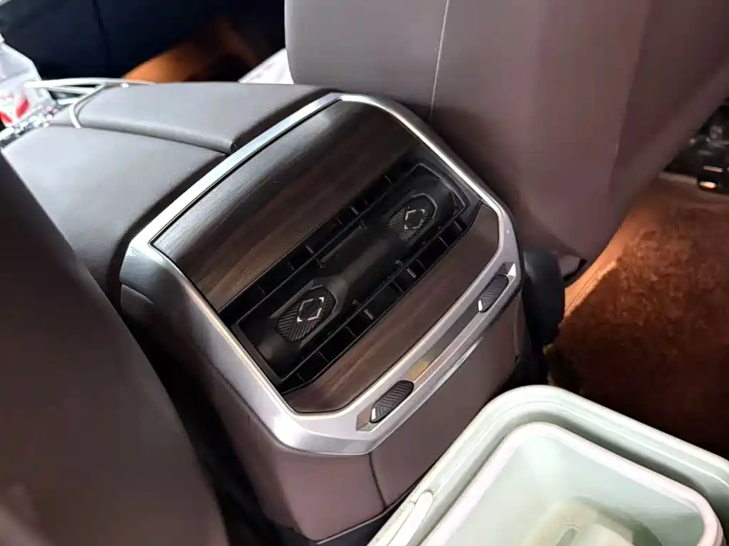 BMW 7 Series — миниатюра 3
