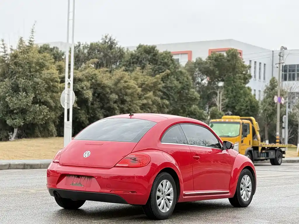 VOLKSWAGEN BEETLE