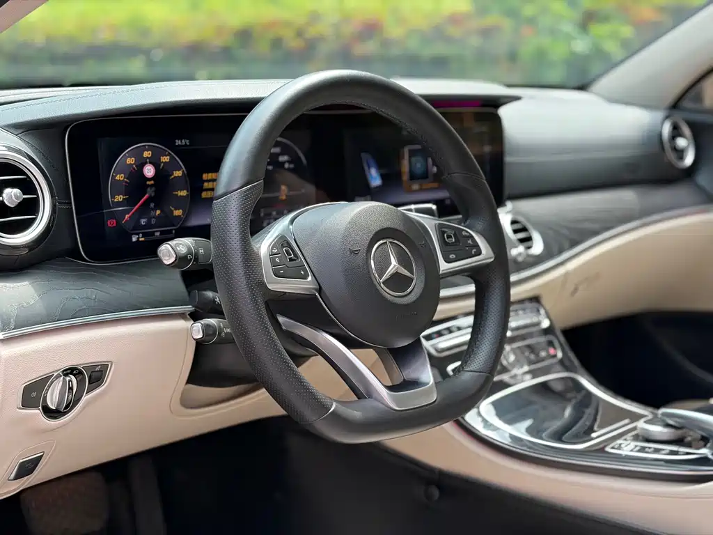 Mercedes-Benz E-Class — миниатюра 6