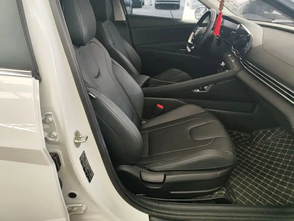 Hyundai Elantra — миниатюра 25