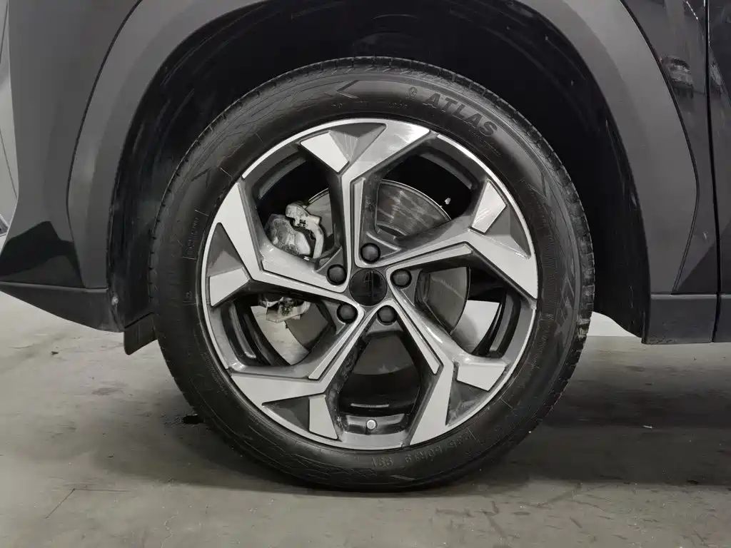 Geely Boyue L — миниатюра 17