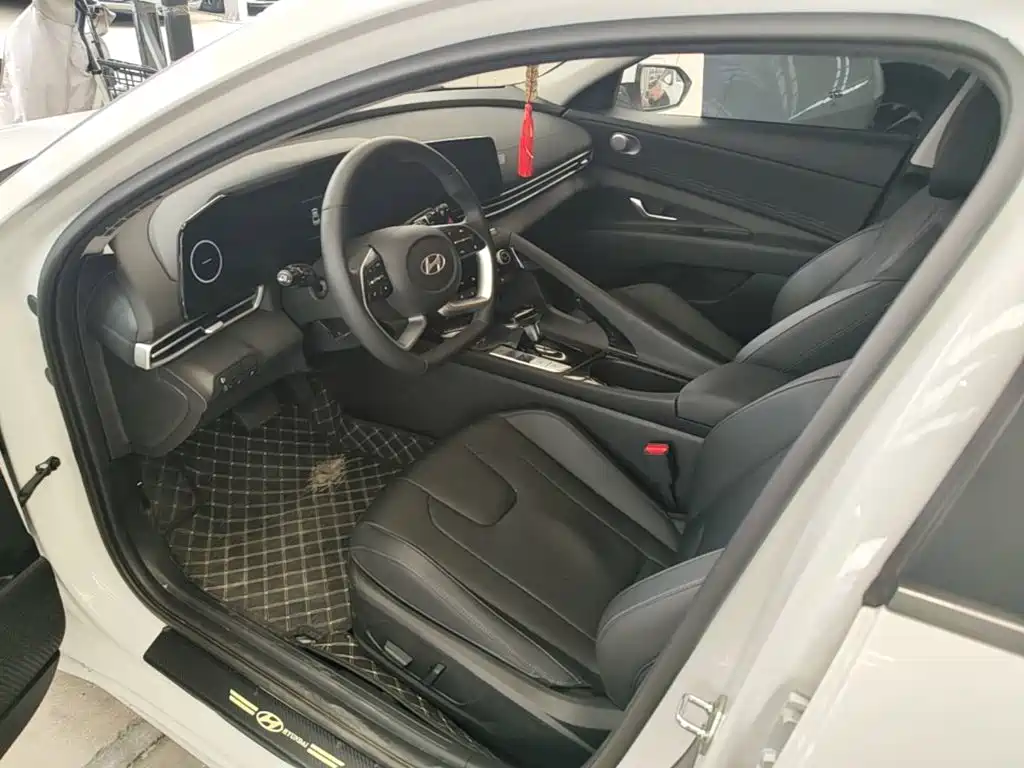 Hyundai Elantra — миниатюра 16