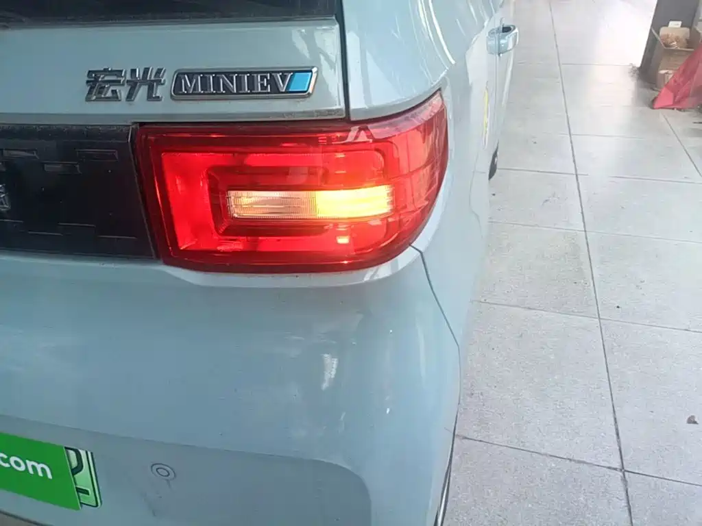 Wuling MINIEV — миниатюра 8