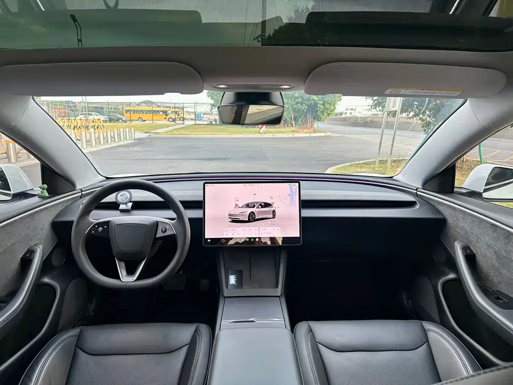 Tesla Model 3 — миниатюра 10