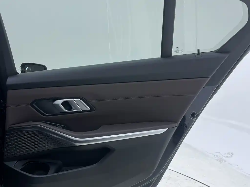 BMW 3 Series — миниатюра 27