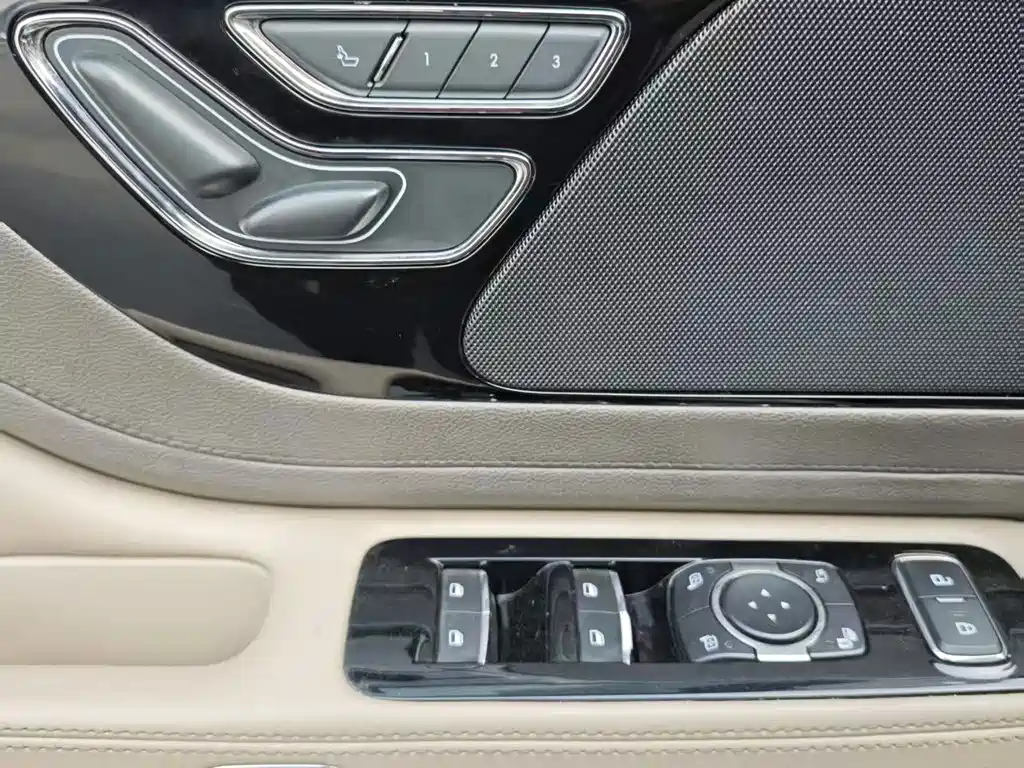 Lincoln Aviator — миниатюра 14