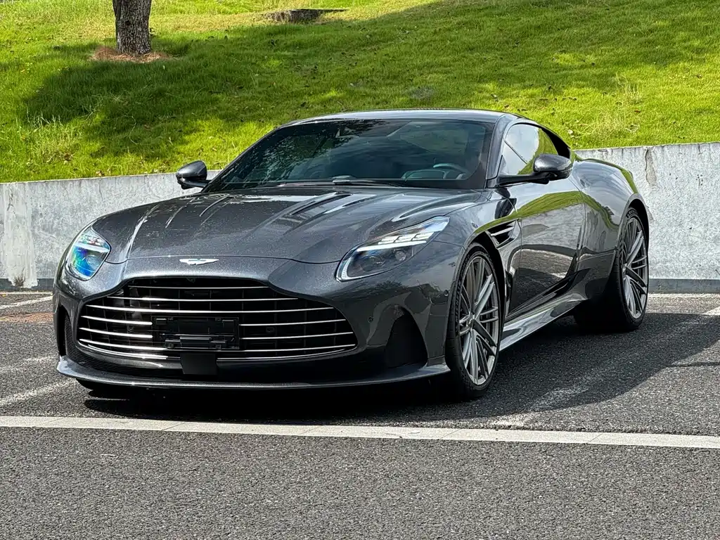 Aston Martin DB12 — миниатюра 6