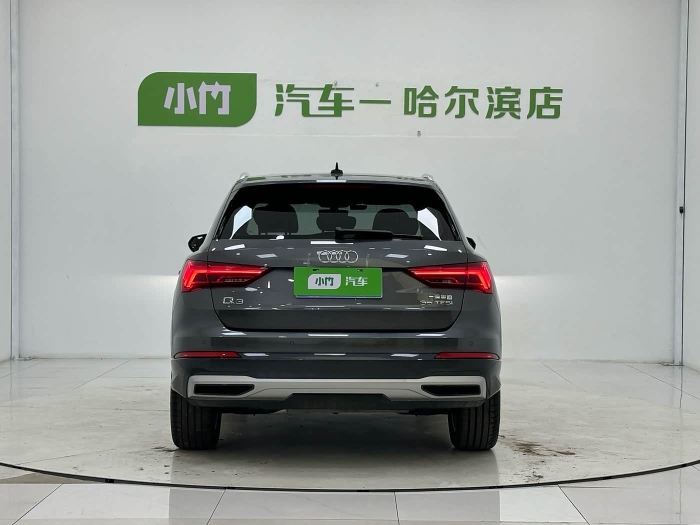Audi Q3 1.4 л 2023 г. Серебристо-серый, пробег 13799 км