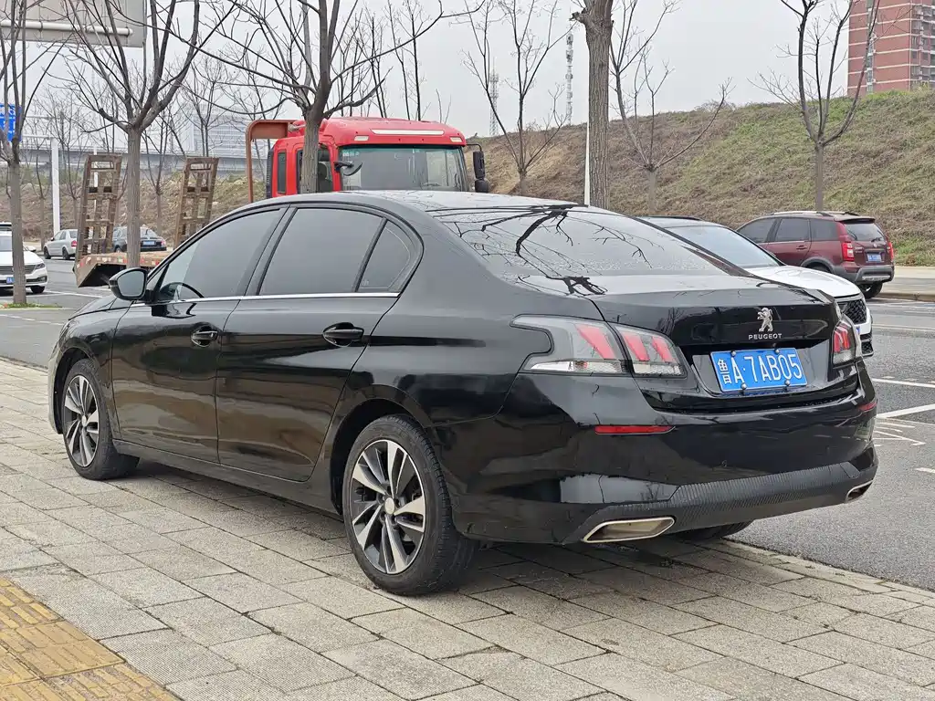 PEUGEOT 408