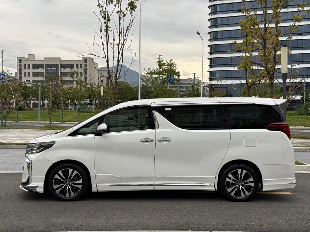 Toyota Alphard 2018 3.5L