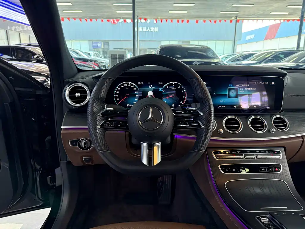 Mercedes-Benz E-Class — миниатюра 11