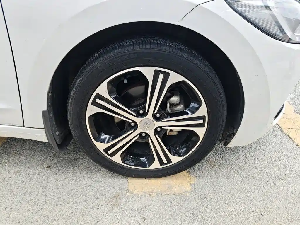 Hyundai Elantra — миниатюра 16