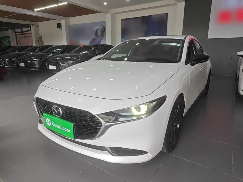 Mazda Mazda3 Axela 2.0 л 2023 г. Белый, пробег 36300 км