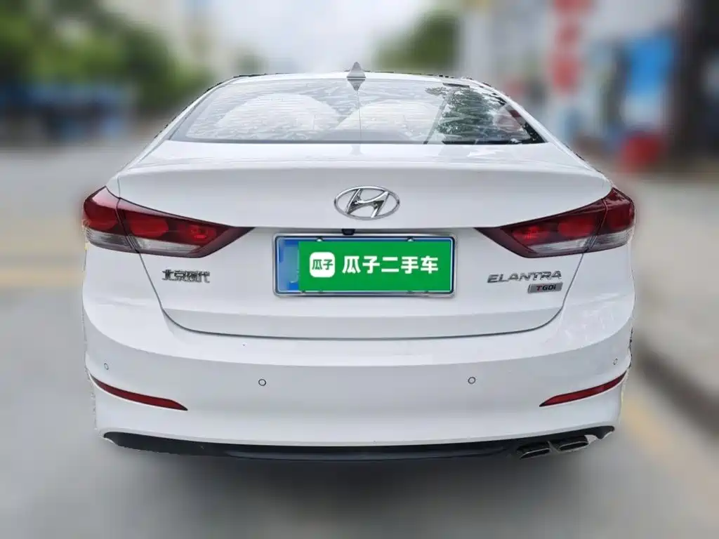 Hyundai Elantra — миниатюра 12