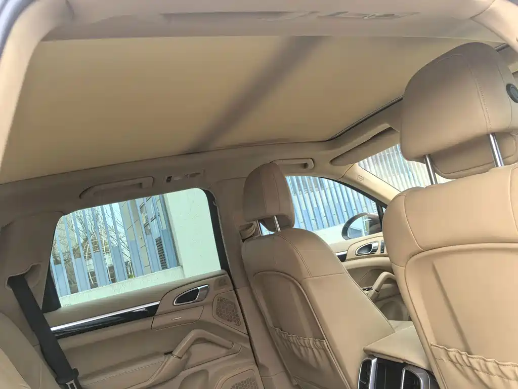 Porsche Cayenne — миниатюра 11