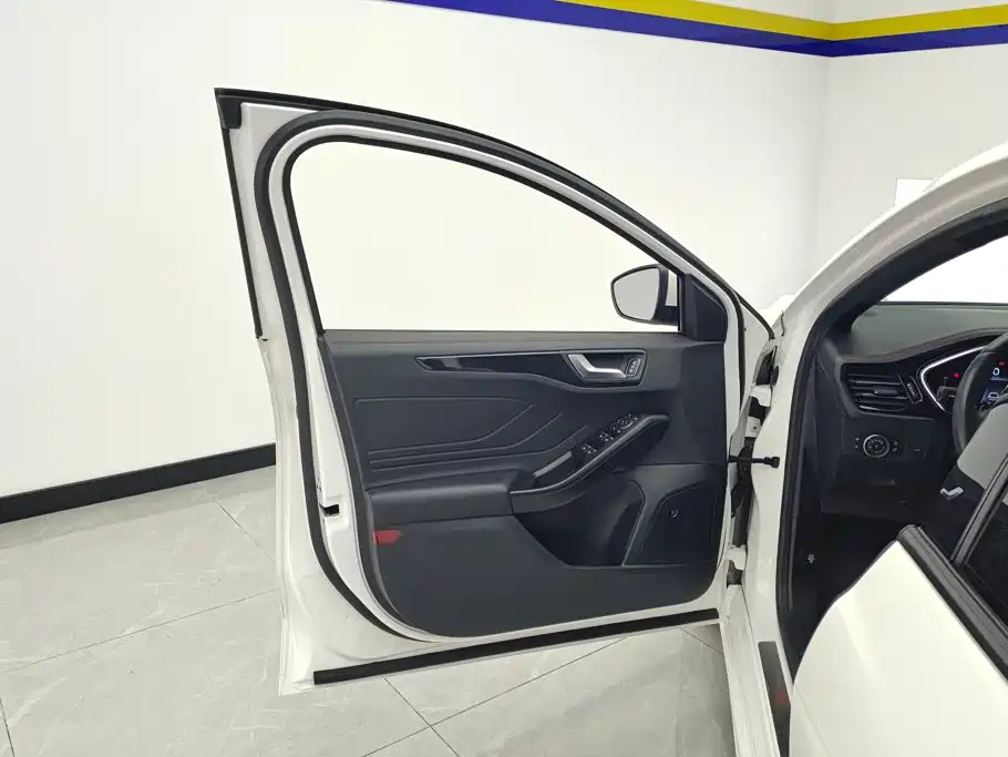 Ford Focus — миниатюра 7