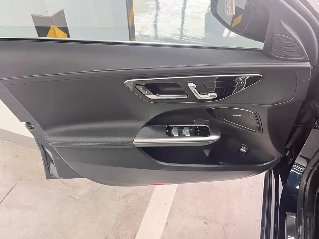Mercedes-Benz C-Class — миниатюра 4