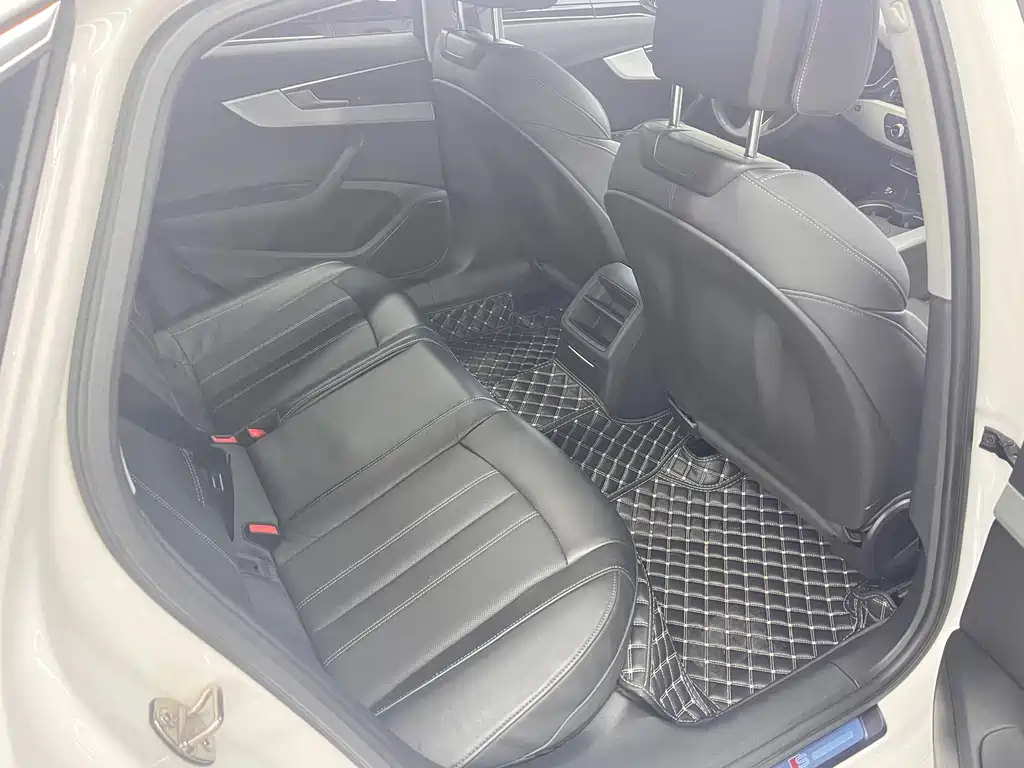 Audi A4L — миниатюра 12