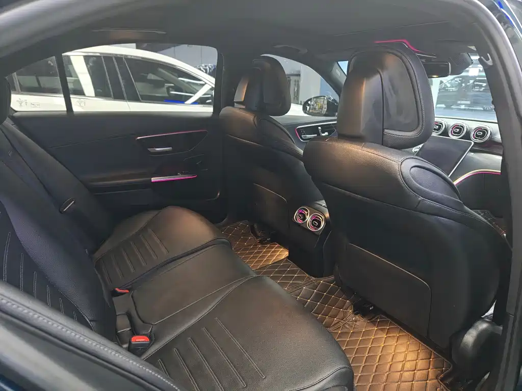 Mercedes-Benz C-Class — миниатюра 7