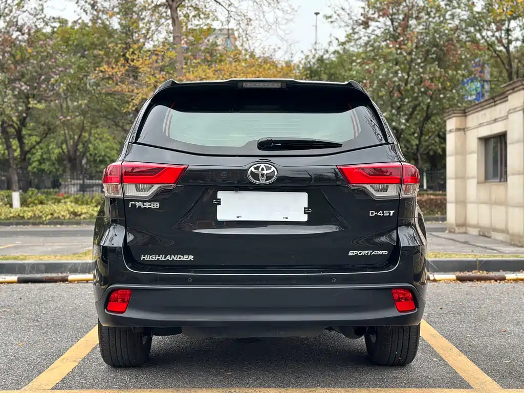 TOYOTA HIGHLANDER