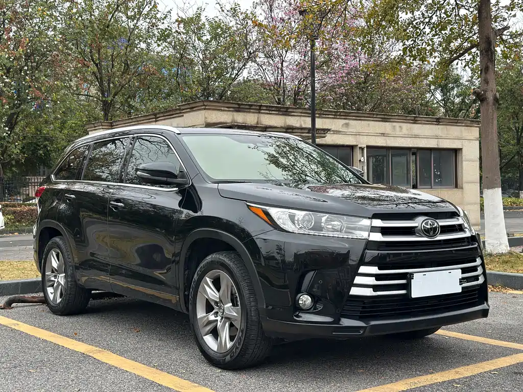TOYOTA HIGHLANDER