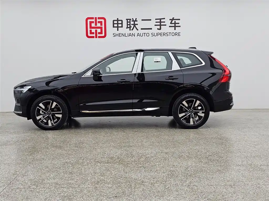 Volvo XC60 2026 B5 Luxury