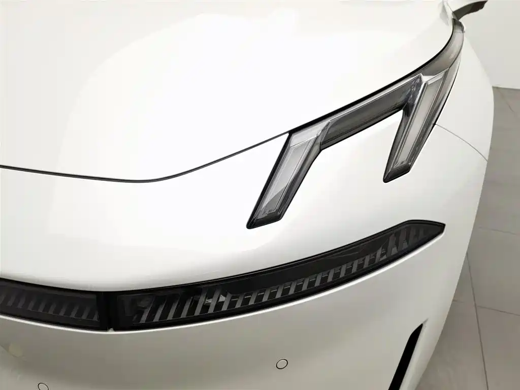 Lynk & Co 07 EM-P 2024 EM-P 126 Halo