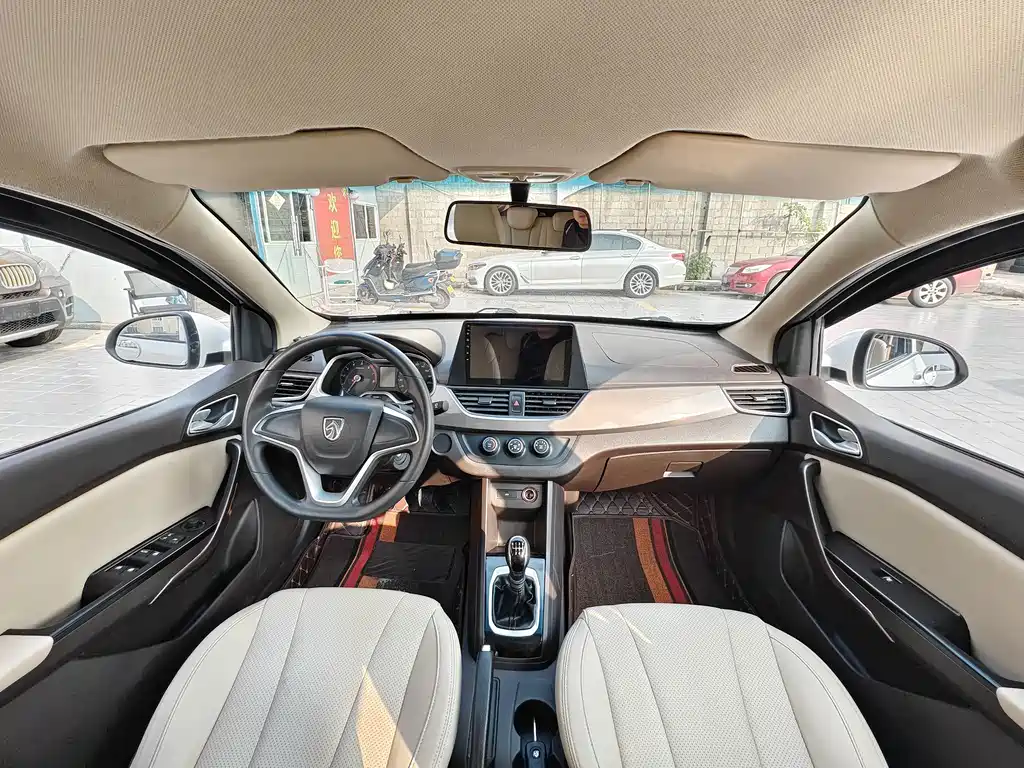 Baojun 310W — миниатюра 6