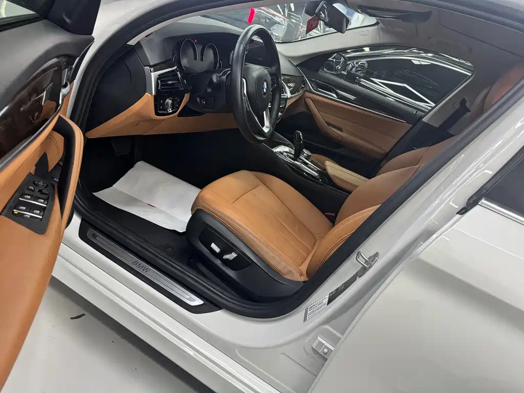 BMW 5 Series — миниатюра 7