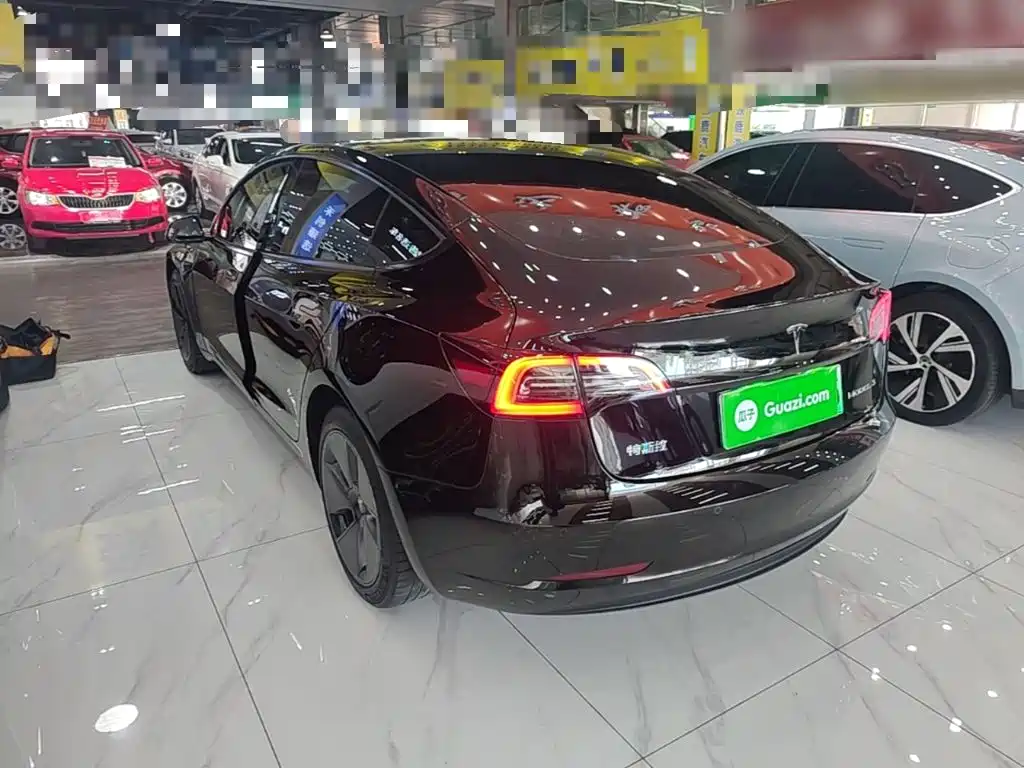 Tesla Model 3 — миниатюра 5