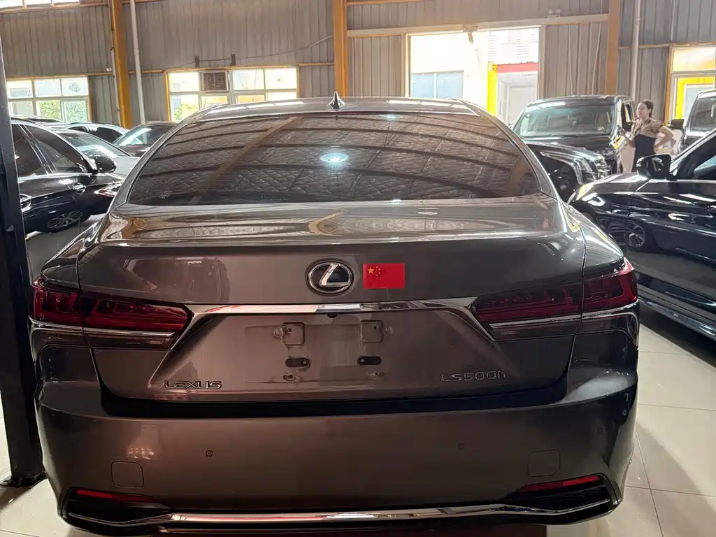 Lexus LS — миниатюра 8