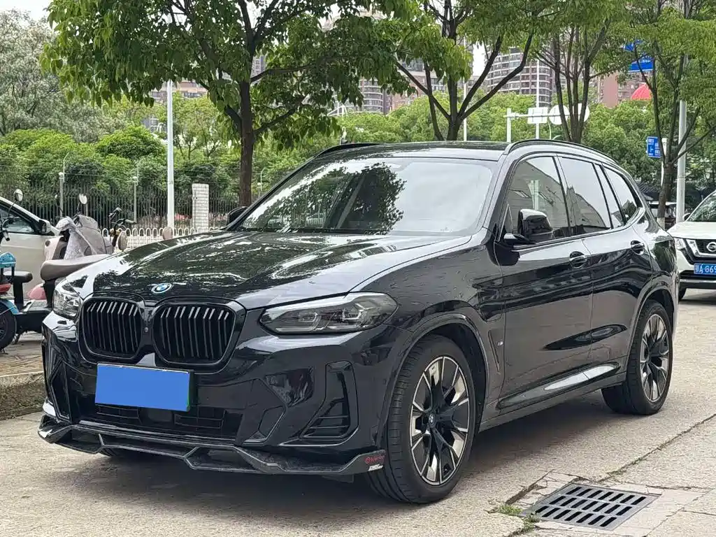 BMW iX3 2023