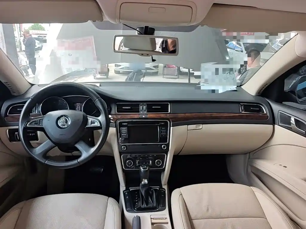 Skoda Superb — миниатюра 10