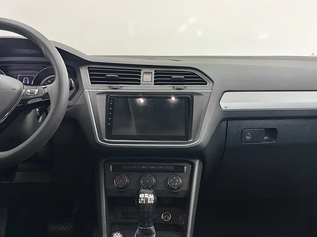 Volkswagen Tiguan L — миниатюра 12