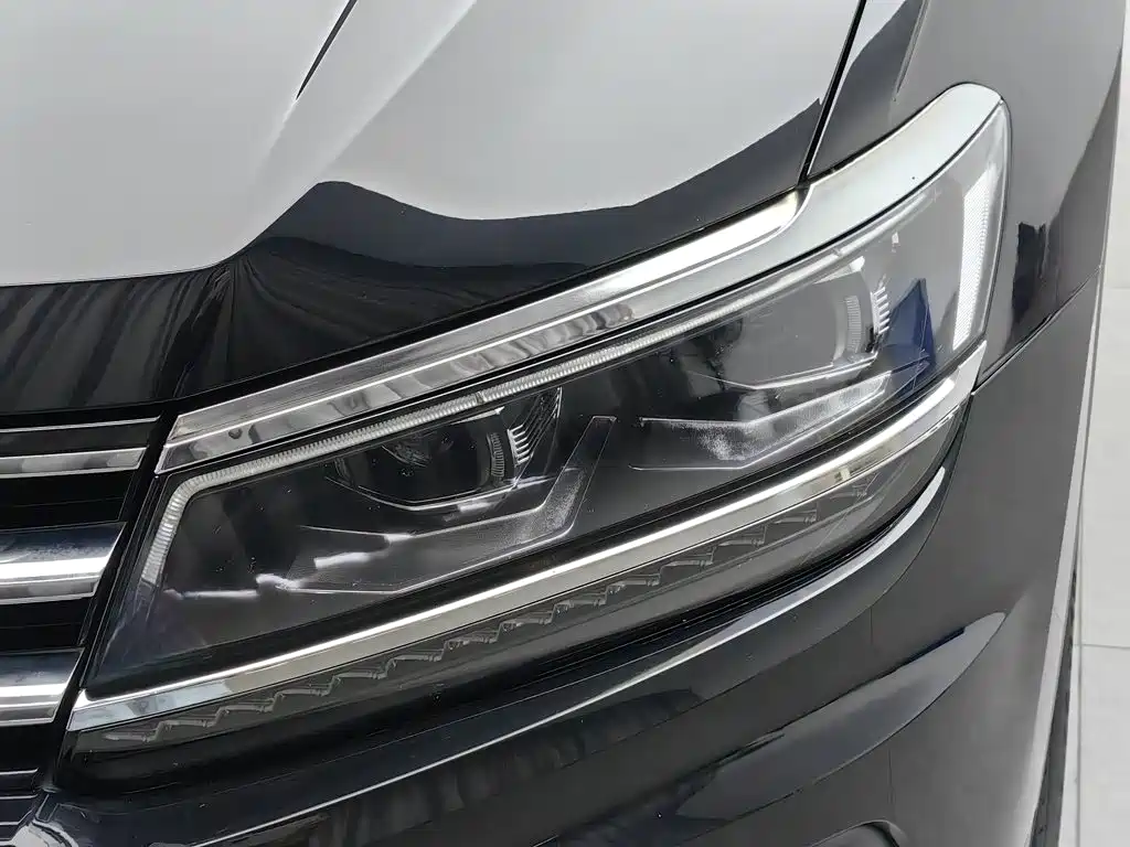 Volkswagen Tiguan L — миниатюра 7