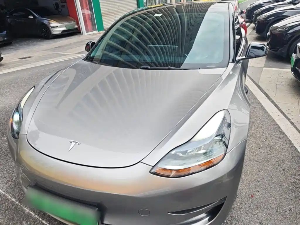 Tesla Model 3 — миниатюра 3
