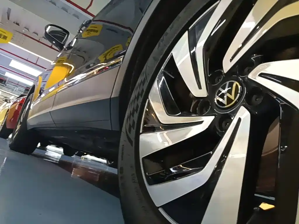 Volkswagen Tiguan L — миниатюра 22