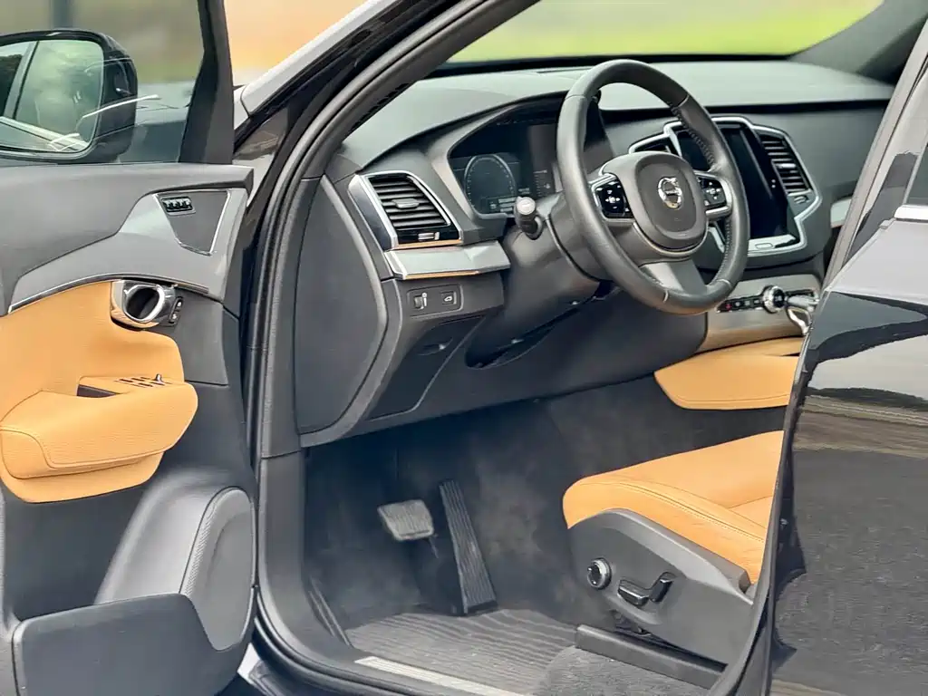 Volvo XC90 — миниатюра 8